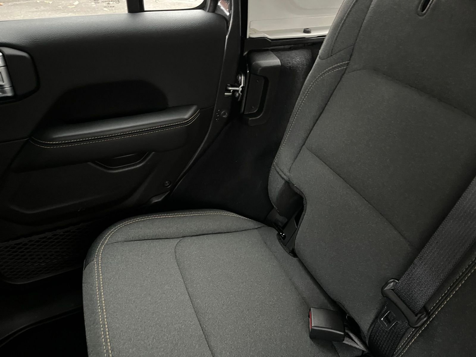 Used 2025 Jeep Wrangler Sahara image 38