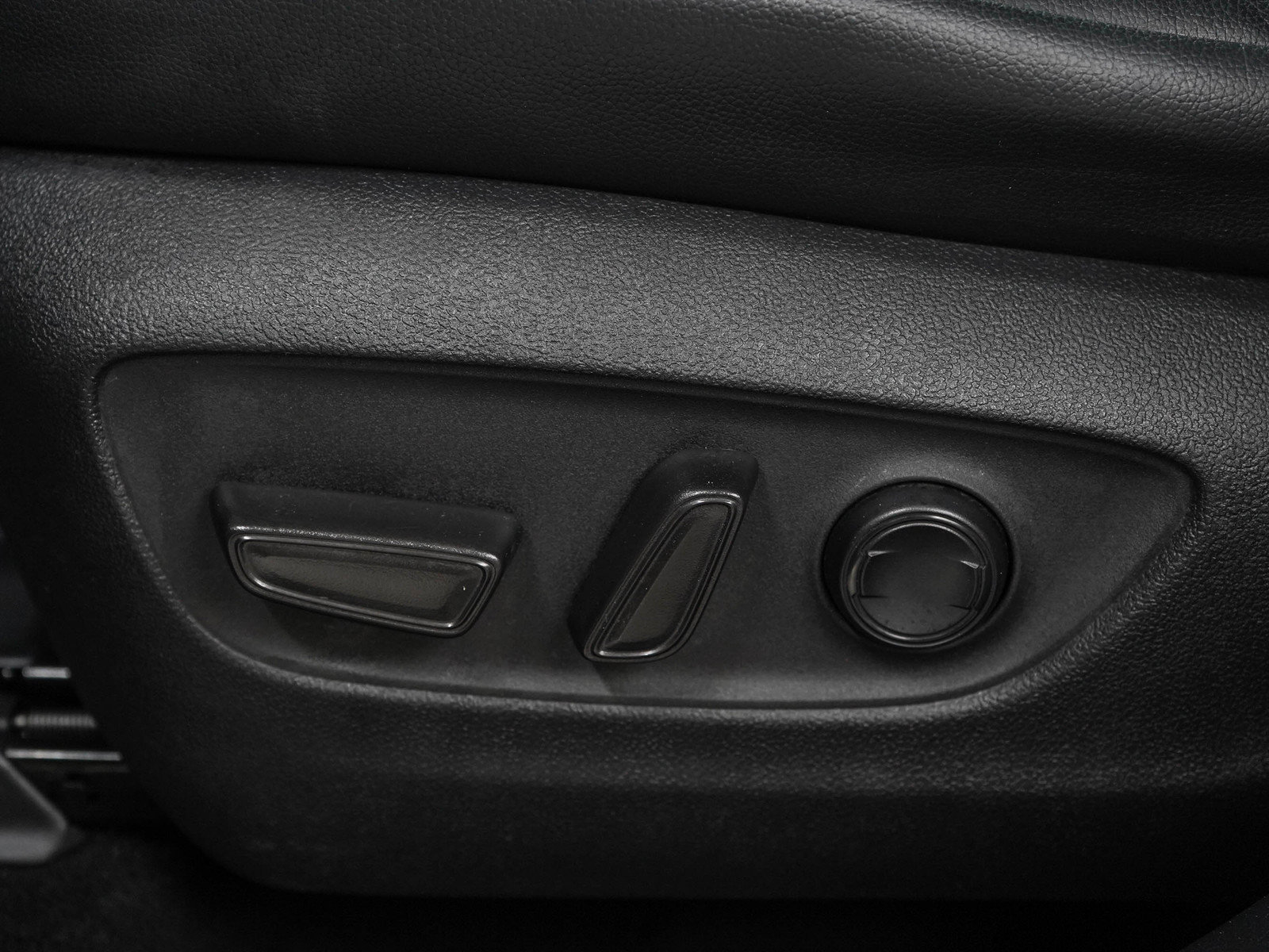 Used 2020 Toyota Highlander XLE AWD/4WD image 24