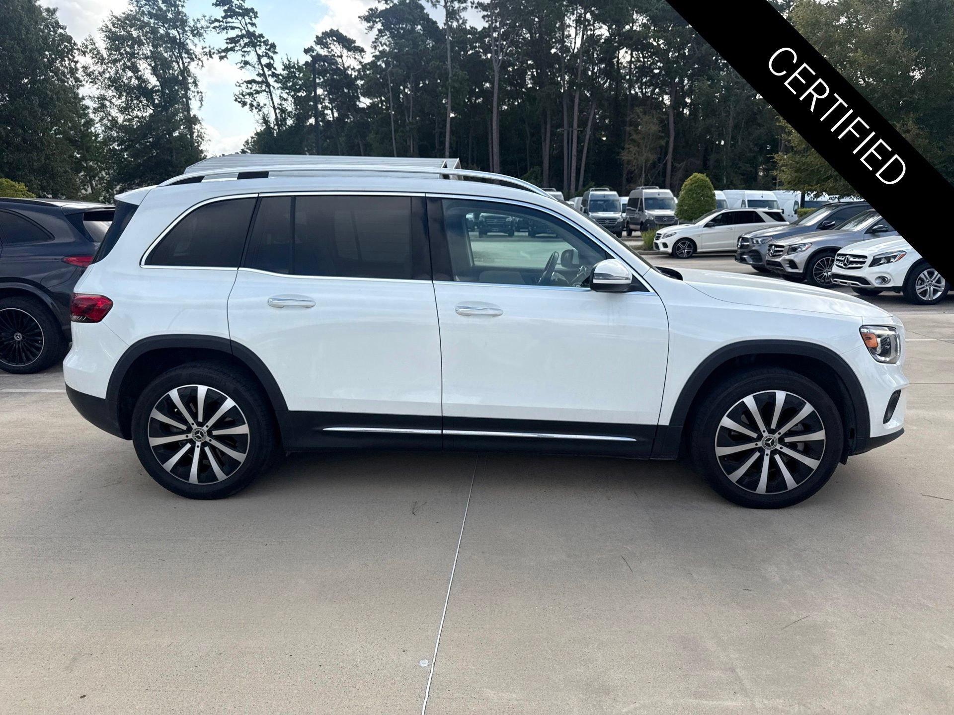 Used 2022 Mercedes-Benz GLB 250 image 3