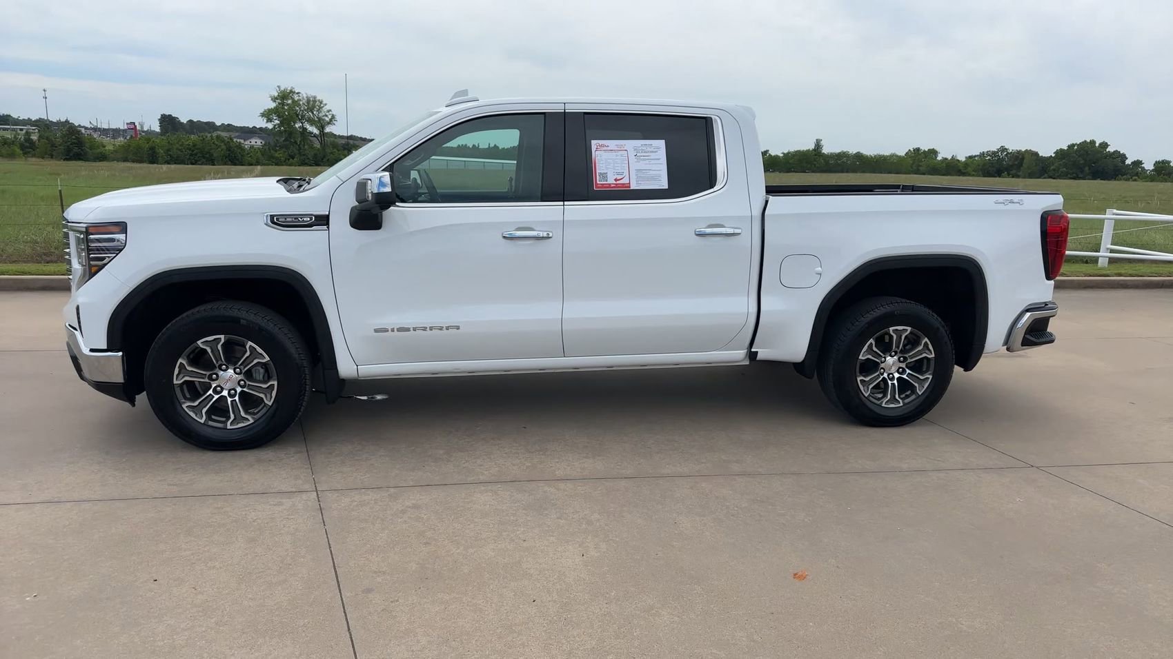 Used 2025 GMC Sierra 1500 SLT AWD/4WD image 6
