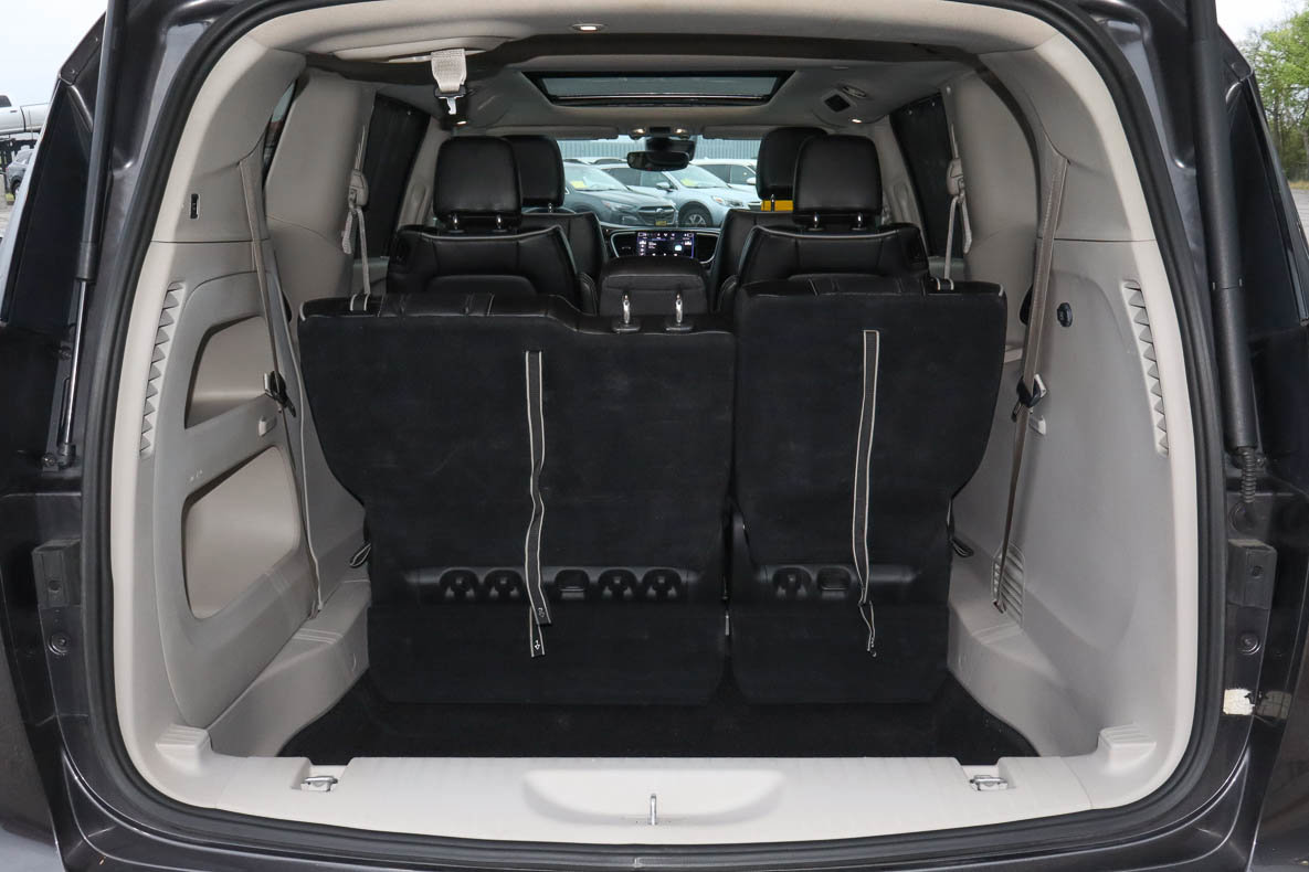 Used 2023 Chrysler Pacifica Limited FWD image 20