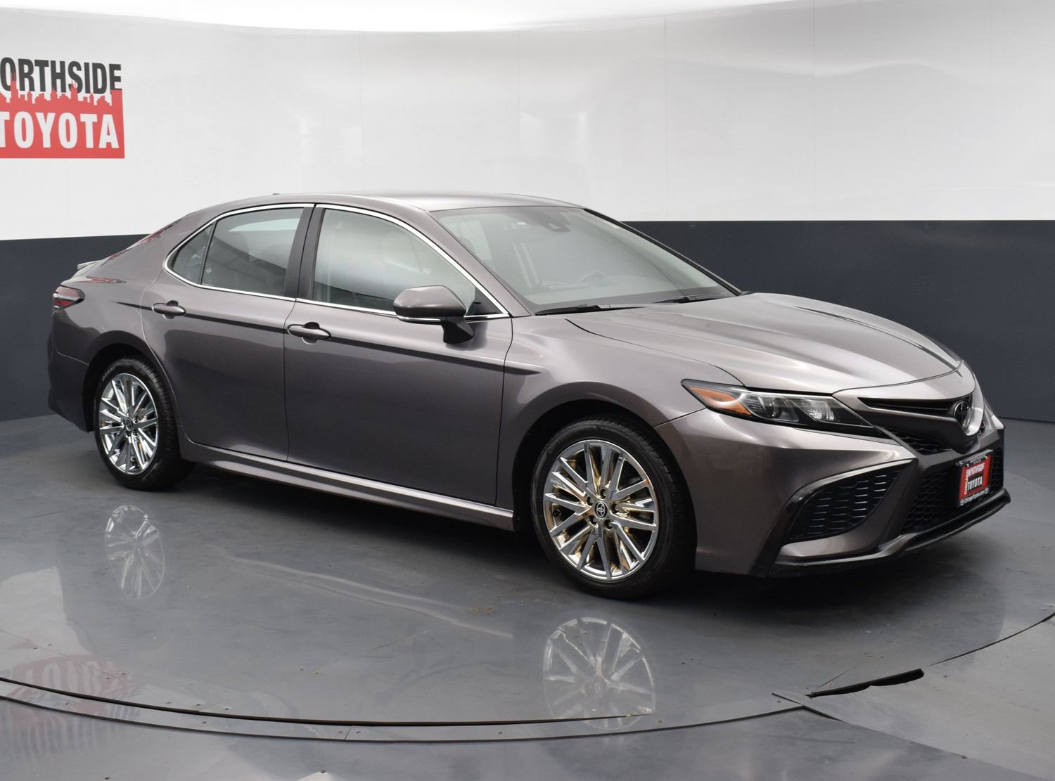 Used 2024 Toyota Camry SE FWD image 6