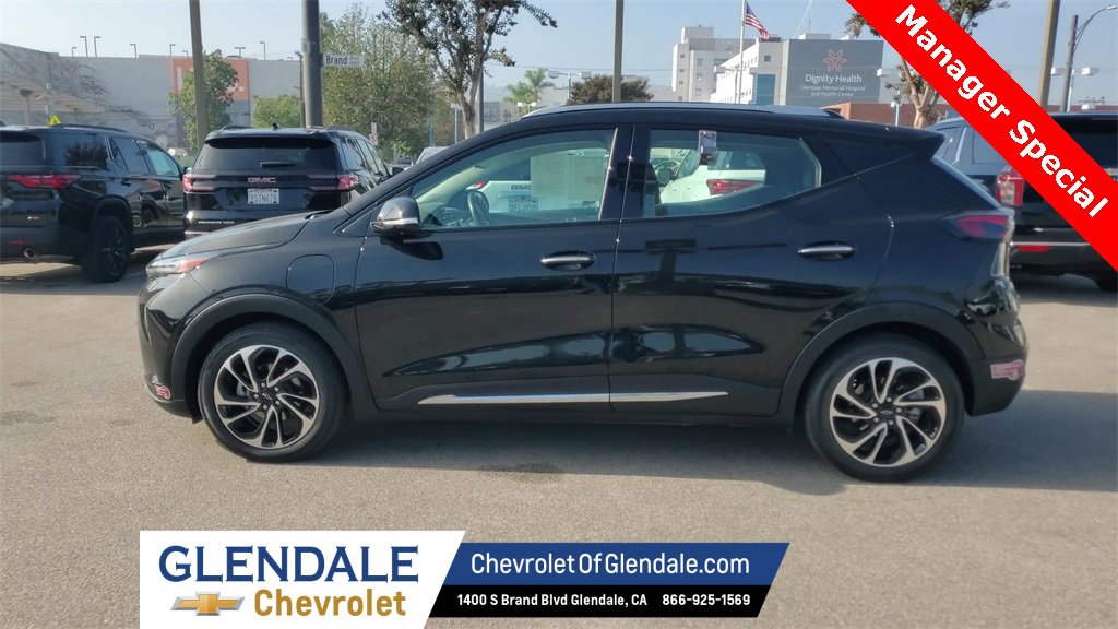 Certified 2022 Chevrolet Bolt EUV Premier w/ Sun & Sound Package image 4