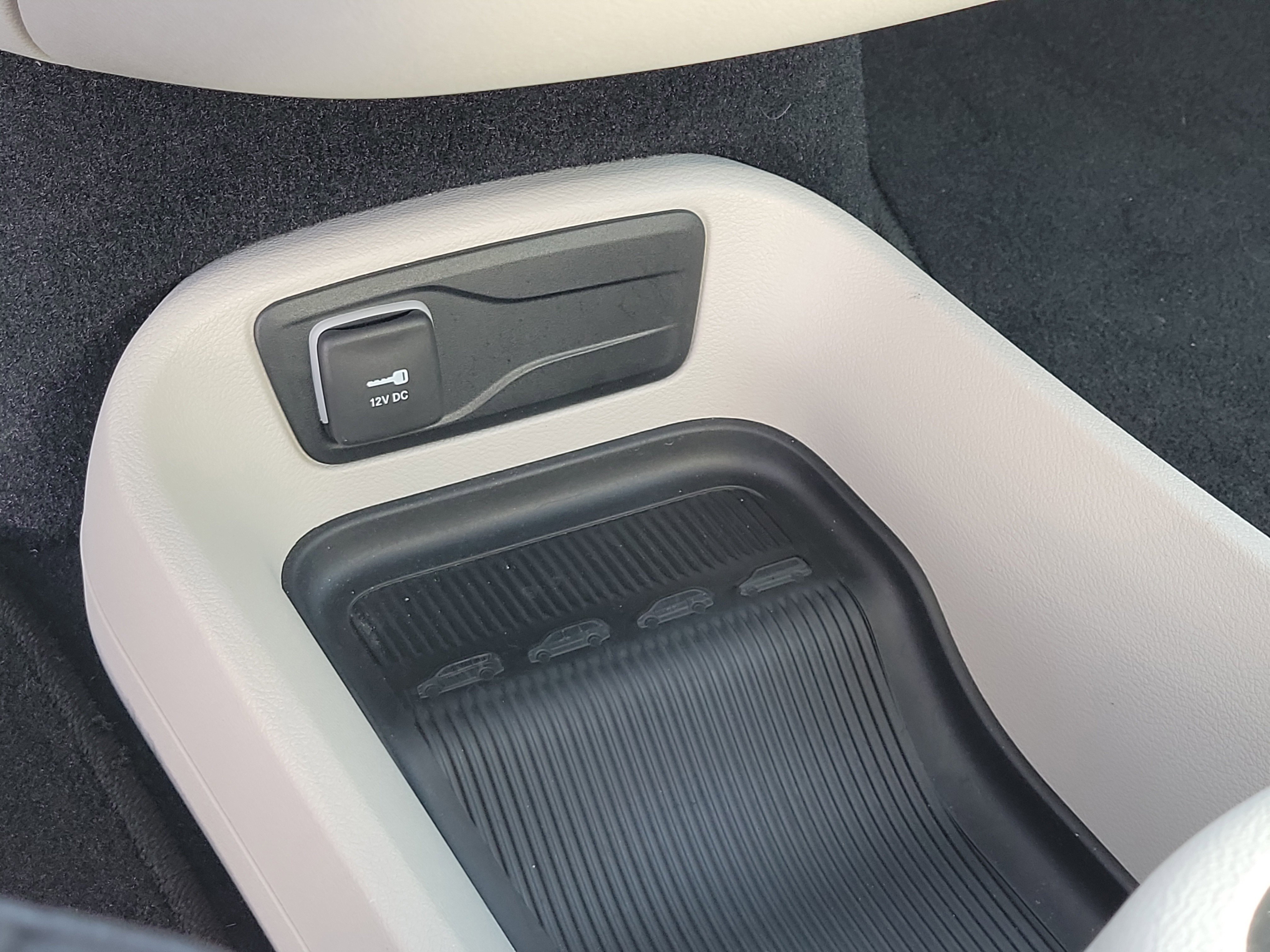 Used 2022 Chrysler Pacifica Touring-L w/ Uconnect Theater Family Group image 26