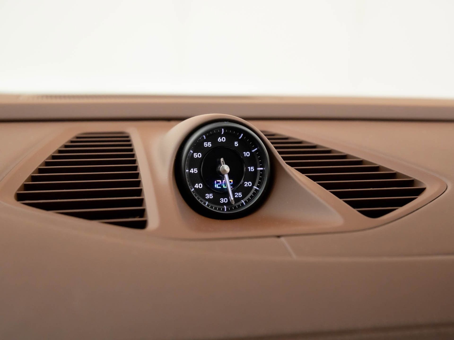 New 2025 Porsche Macan 4S Electric image 29