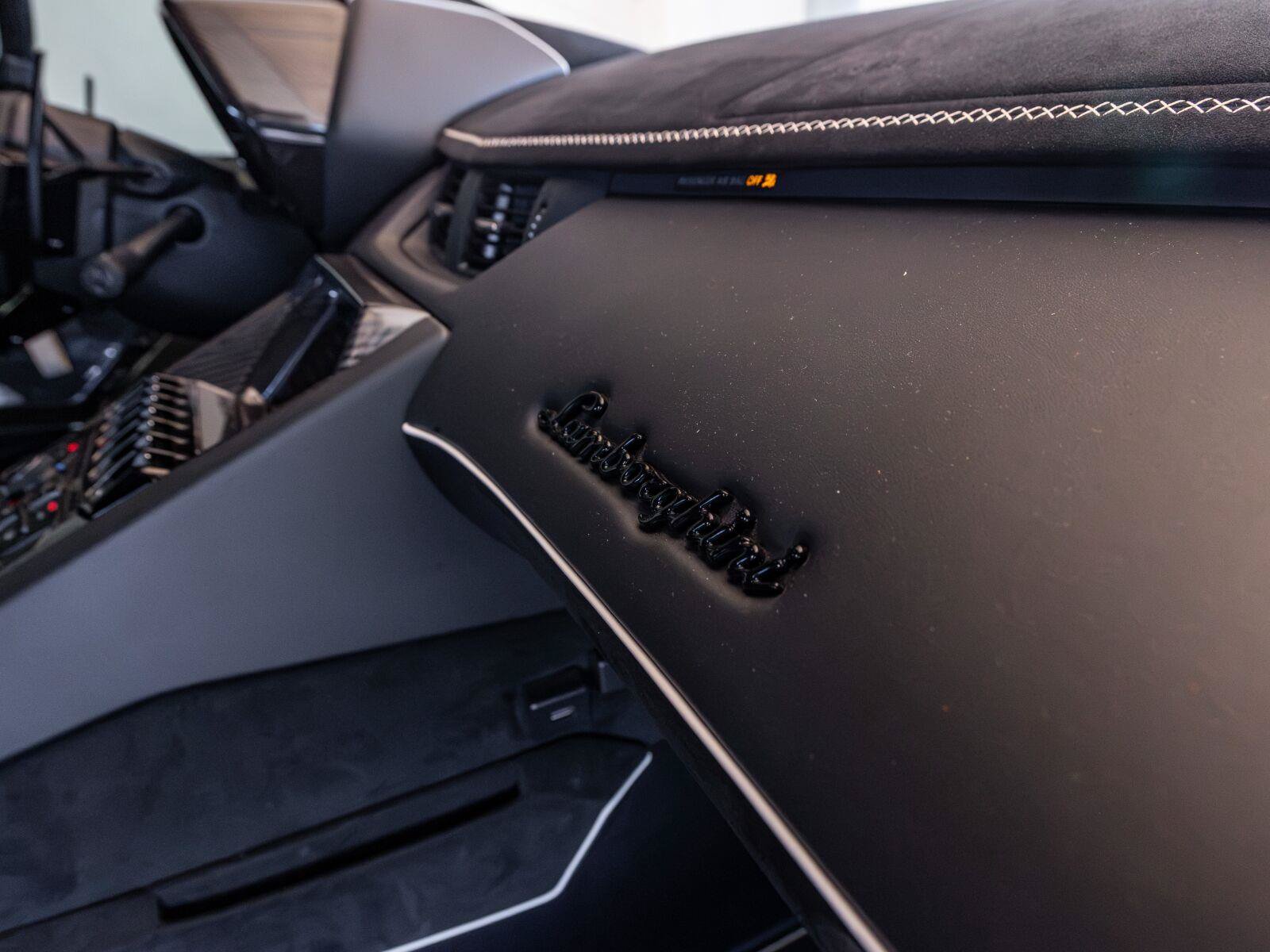 Used 2020 Lamborghini Aventador SVJ AWD/4WD image 30