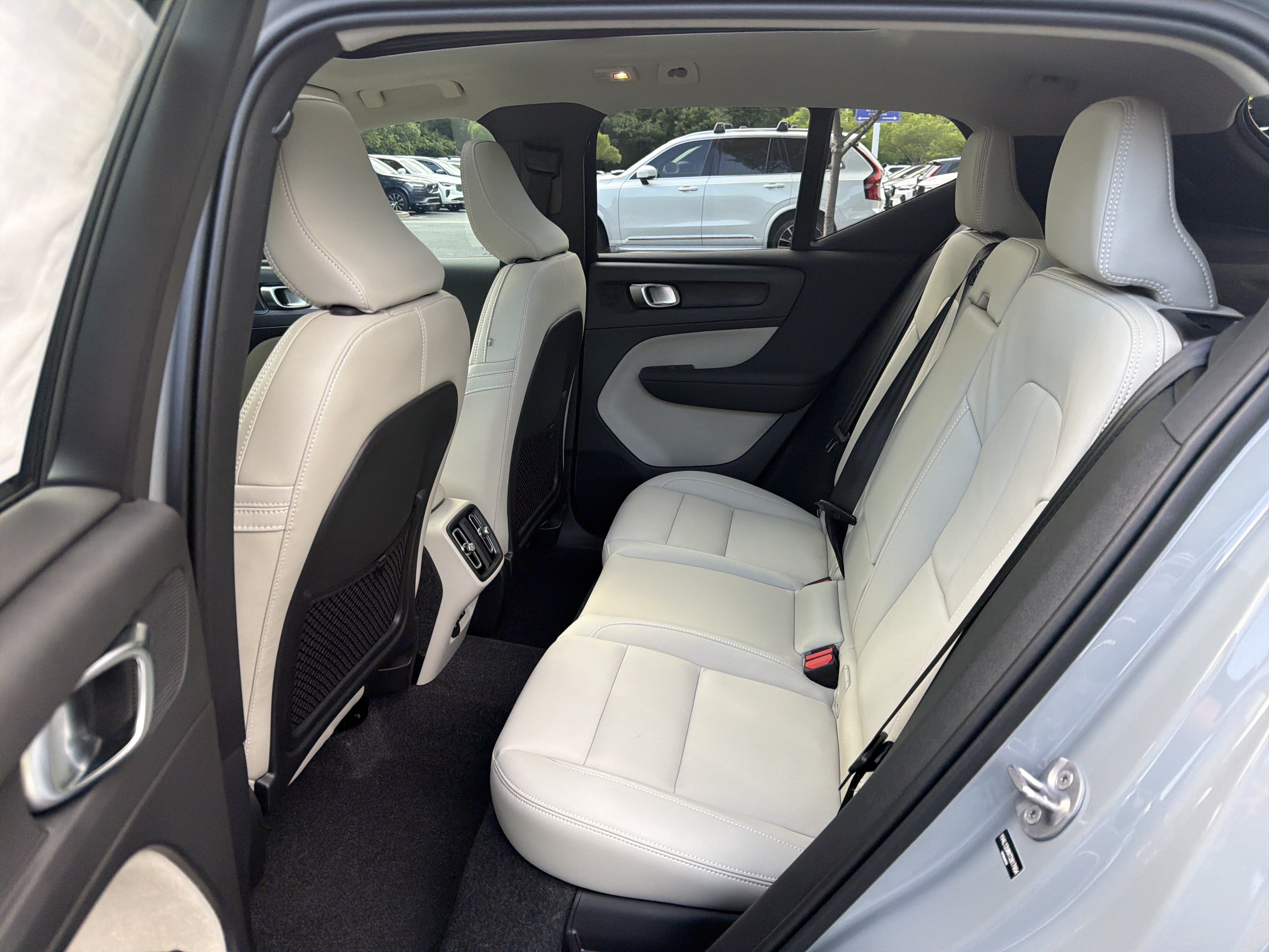 New 2026 Volvo XC40 B5 Ultra w/ Protection Package Premier AWD/4WD image 33