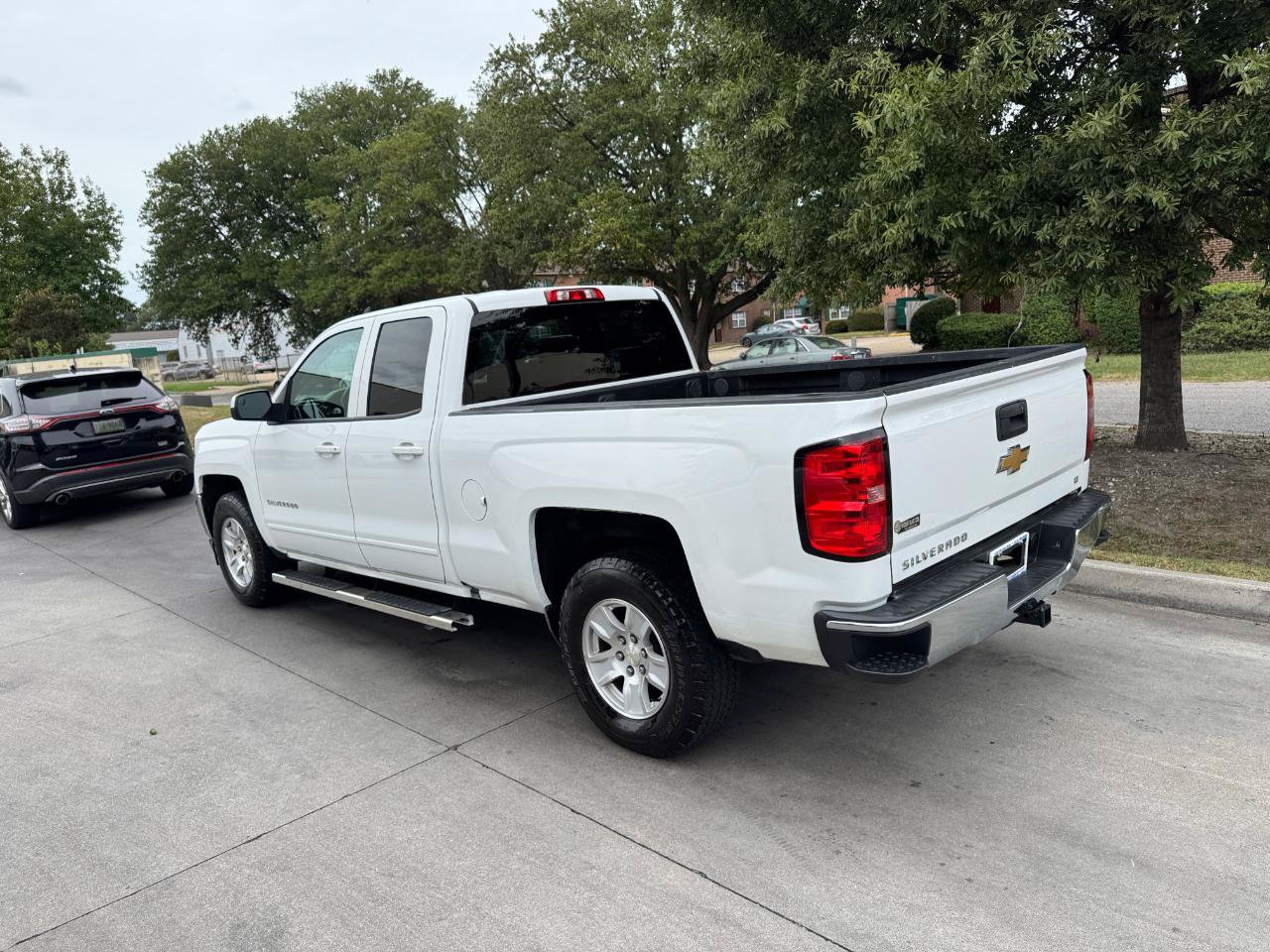 Used 2018 Chevrolet Silverado 1500 LT w/ All Star Edition AWD/4WD image 4