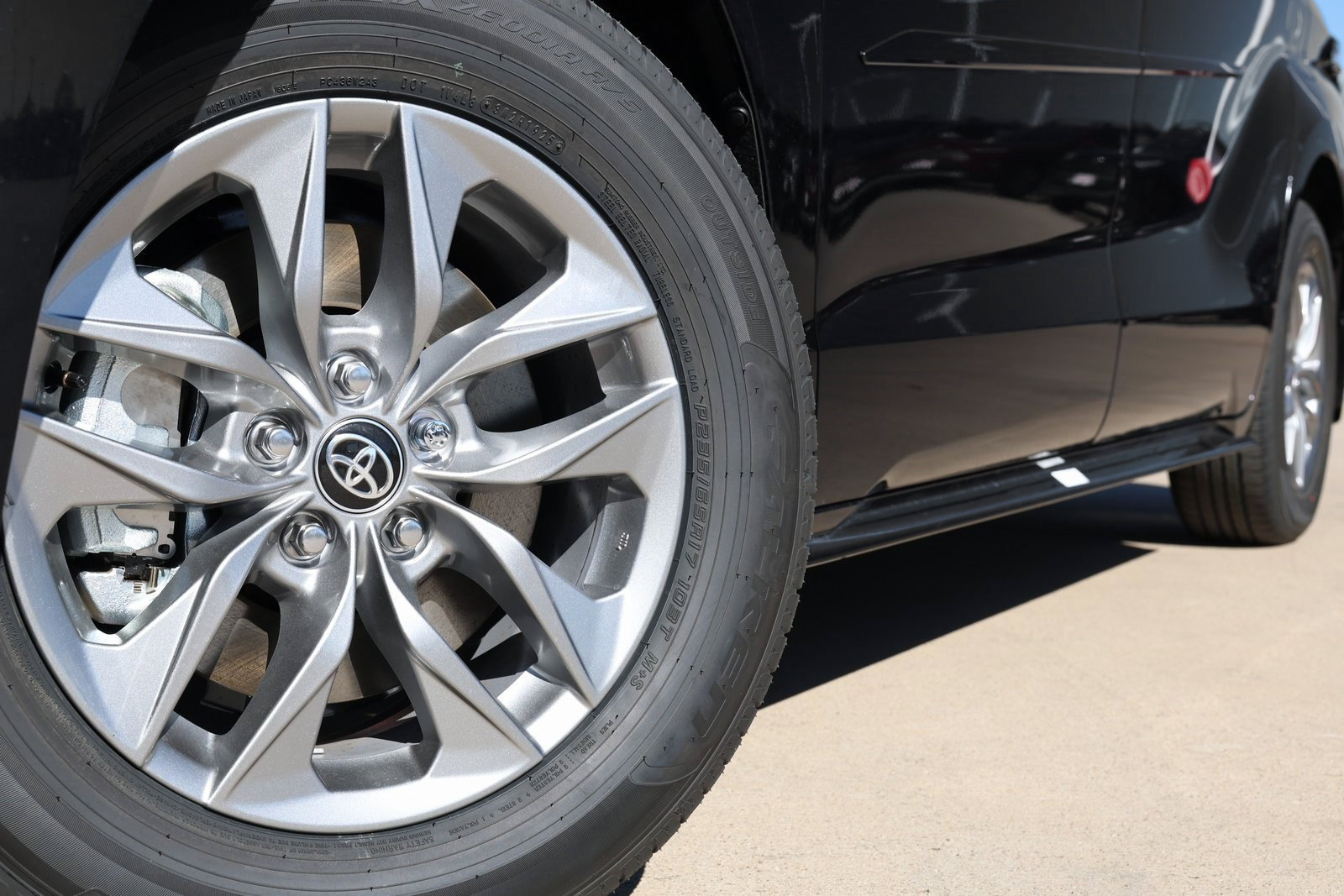New 2026 Toyota Sienna XLE FWD image 13