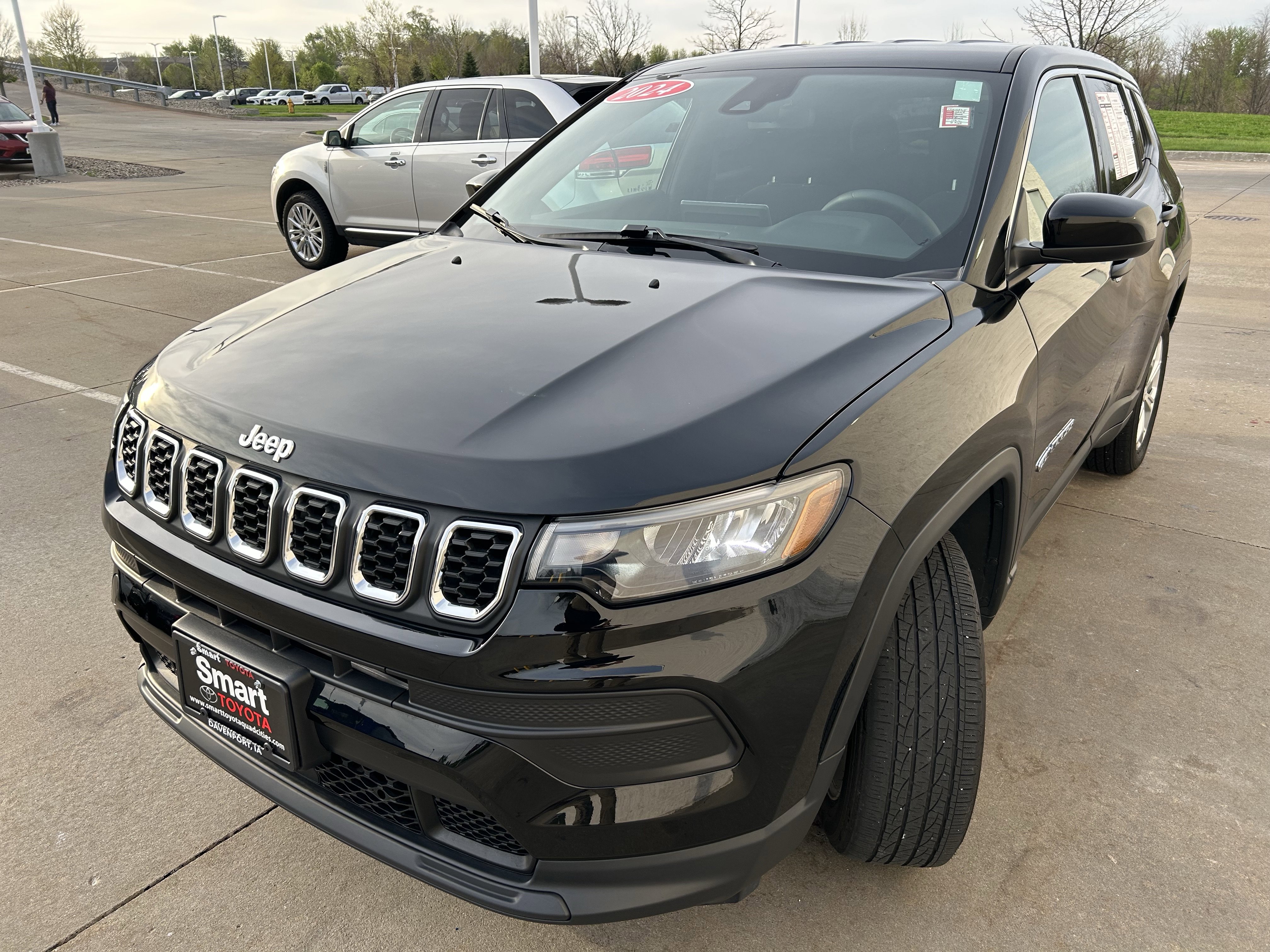 Used 2024 Jeep Compass Sport AWD/4WD image 3