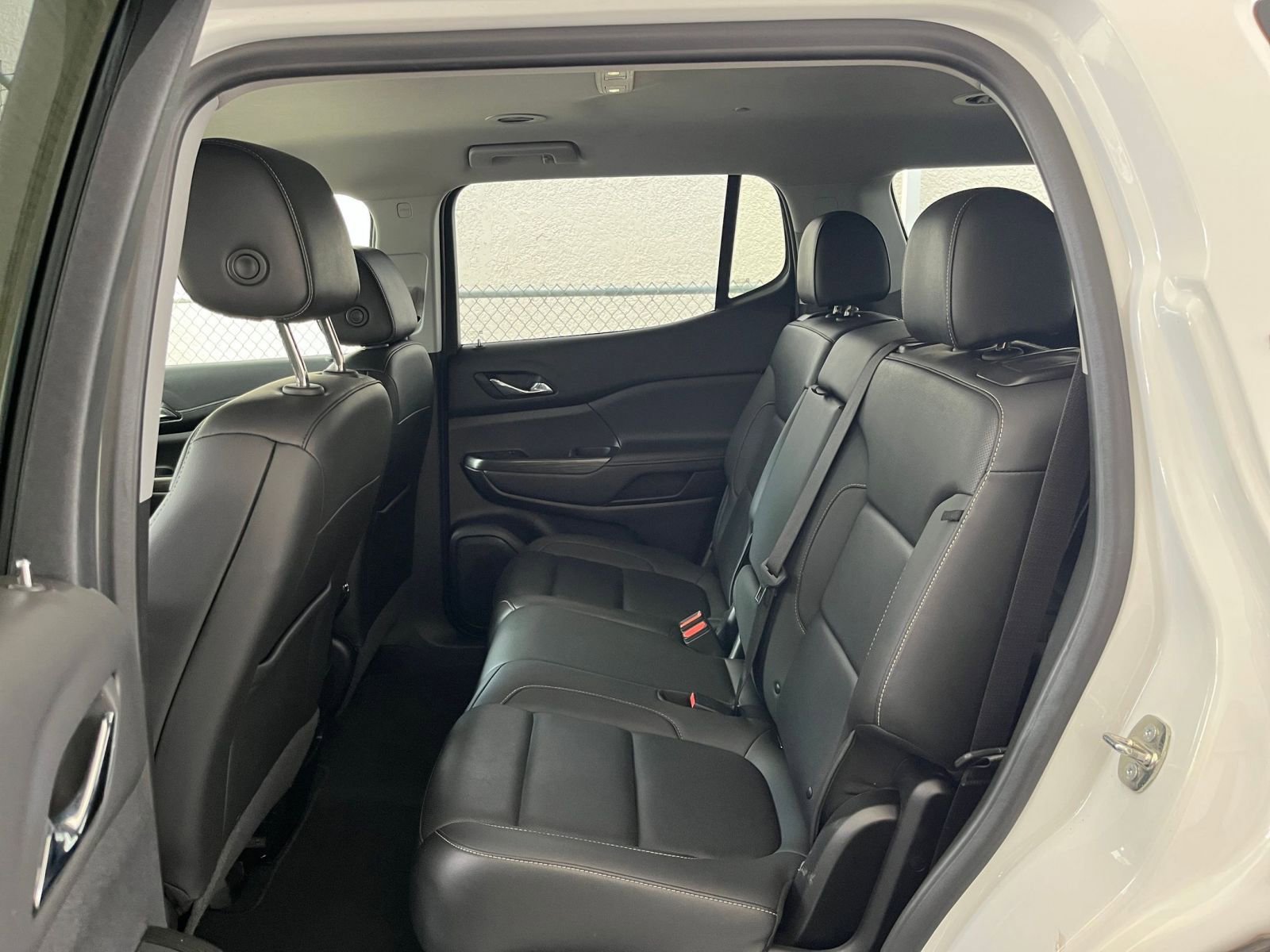 Used 2023 GMC Acadia SLT image 25