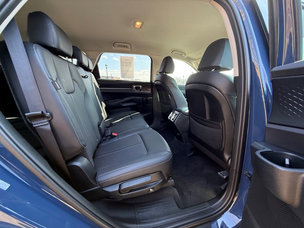 Certified 2025 Kia Sorento S image 31