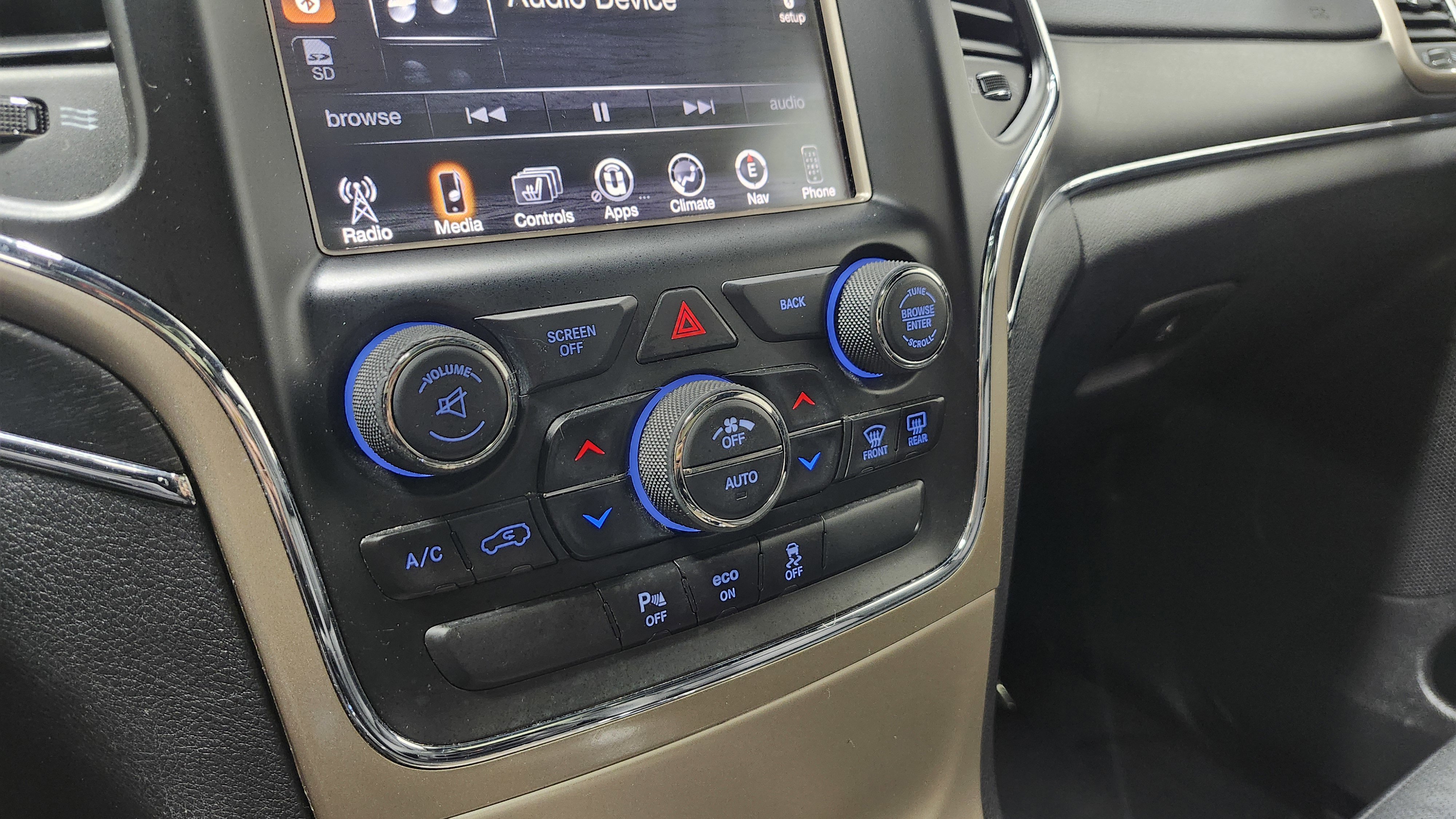 Used 2015 Jeep Grand Cherokee Limited w/ Luxury Group II image 34