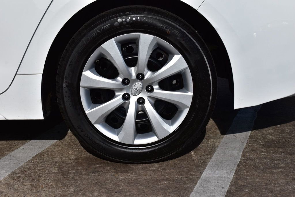 Used 2022 Toyota Corolla LE image 11