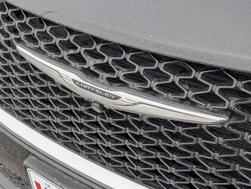Used 2023 Chrysler Pacifica Limited image 15