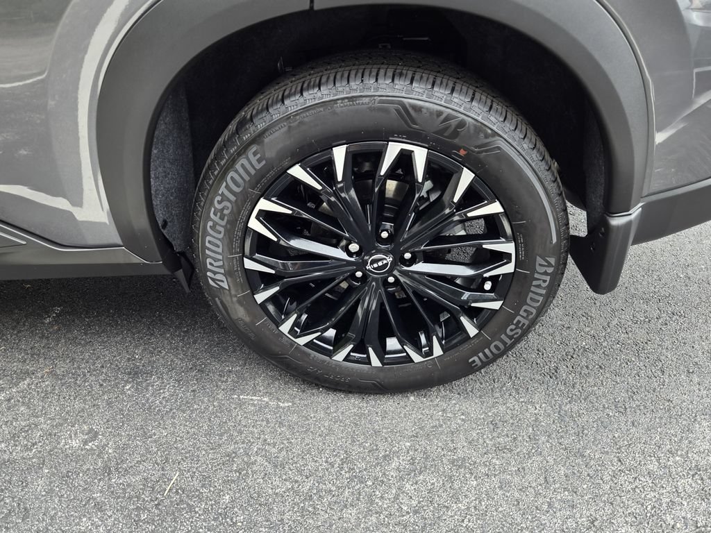 New 2026 Nissan Rogue Dark Armor FWD 360° Tour