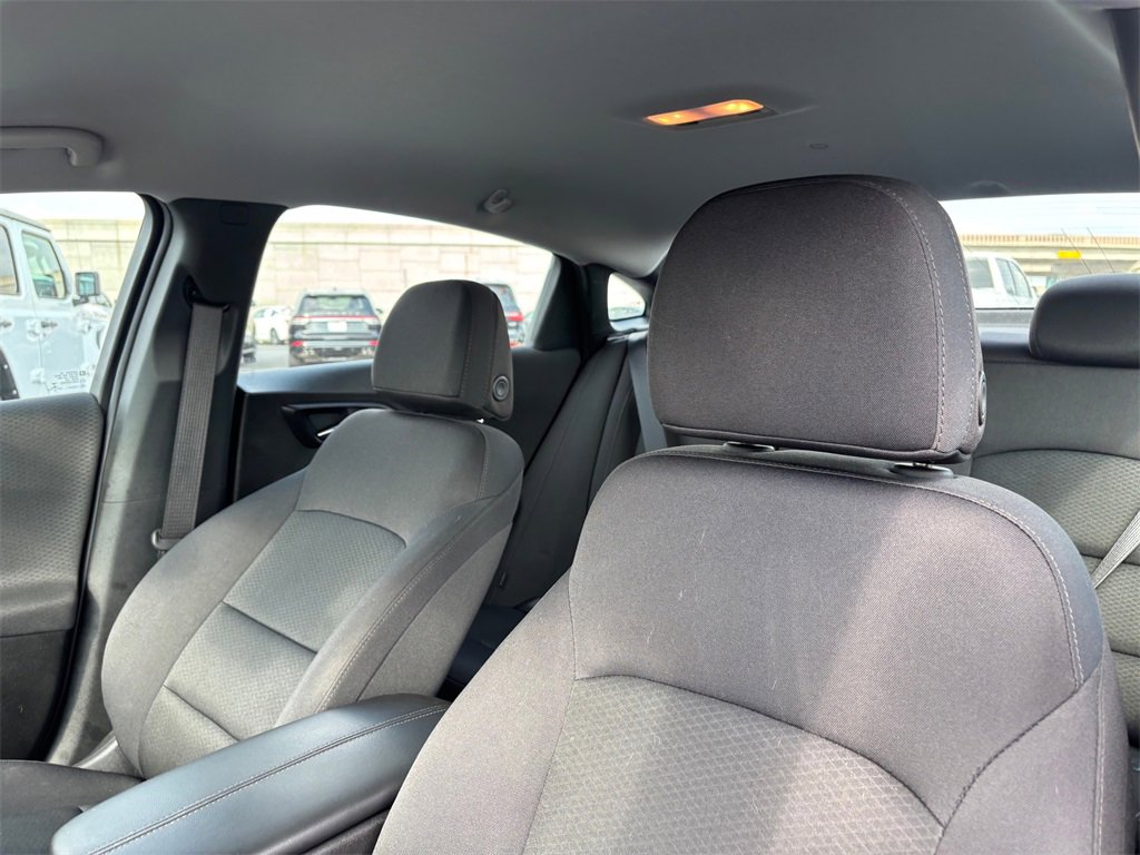 Used 2017 Chevrolet Malibu LT w/ Driver Confidence Package image 11