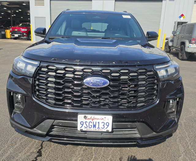 Certified 2025 Ford Explorer ST-Line AWD/4WD image 2