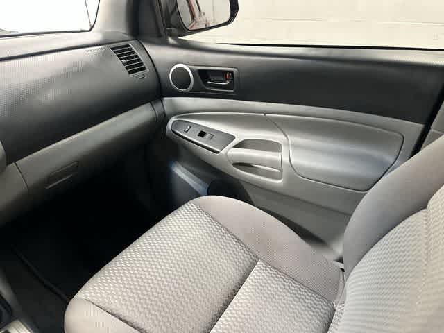 Used 2014 Toyota Tacoma PreRunner w/ SR5 Package RWD image 13