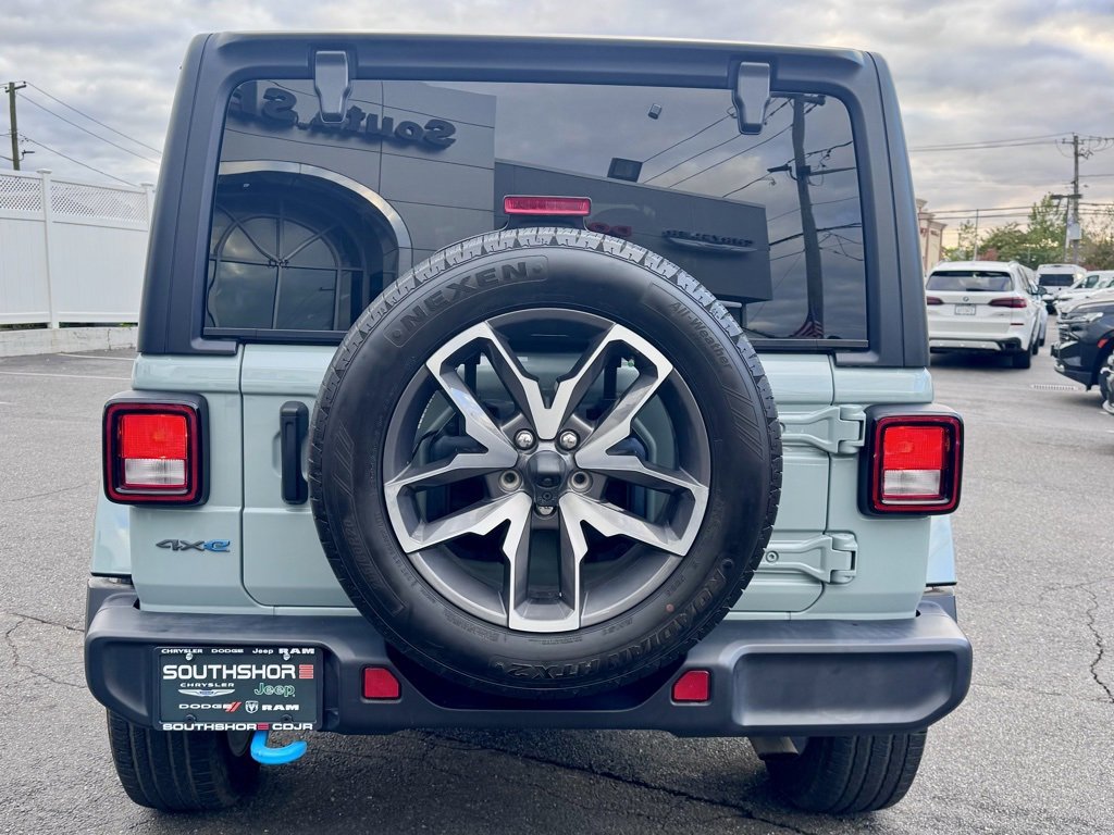 Used 2024 Jeep Wrangler Unlimited image 6