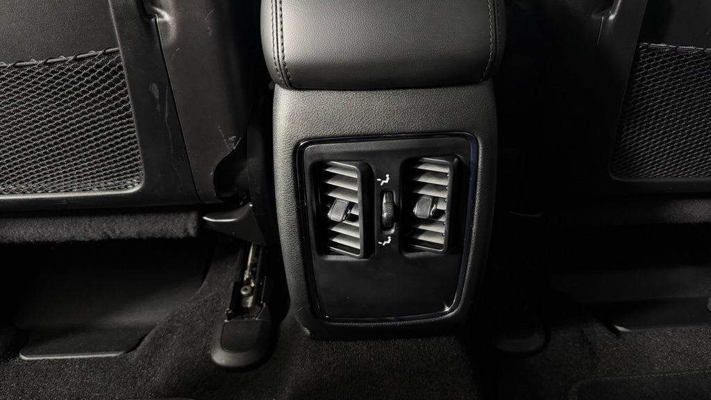 Used 2021 Jeep Grand Cherokee Laredo AWD/4WD image 29