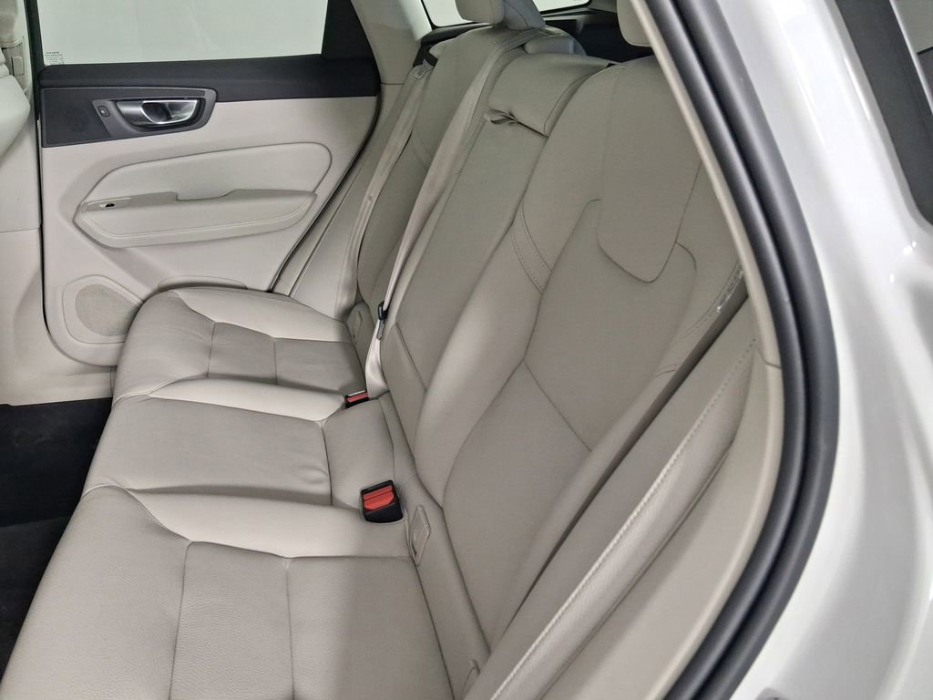 Certified 2024 Volvo XC60 B5 Core w/ Climate Package AWD/4WD image 17