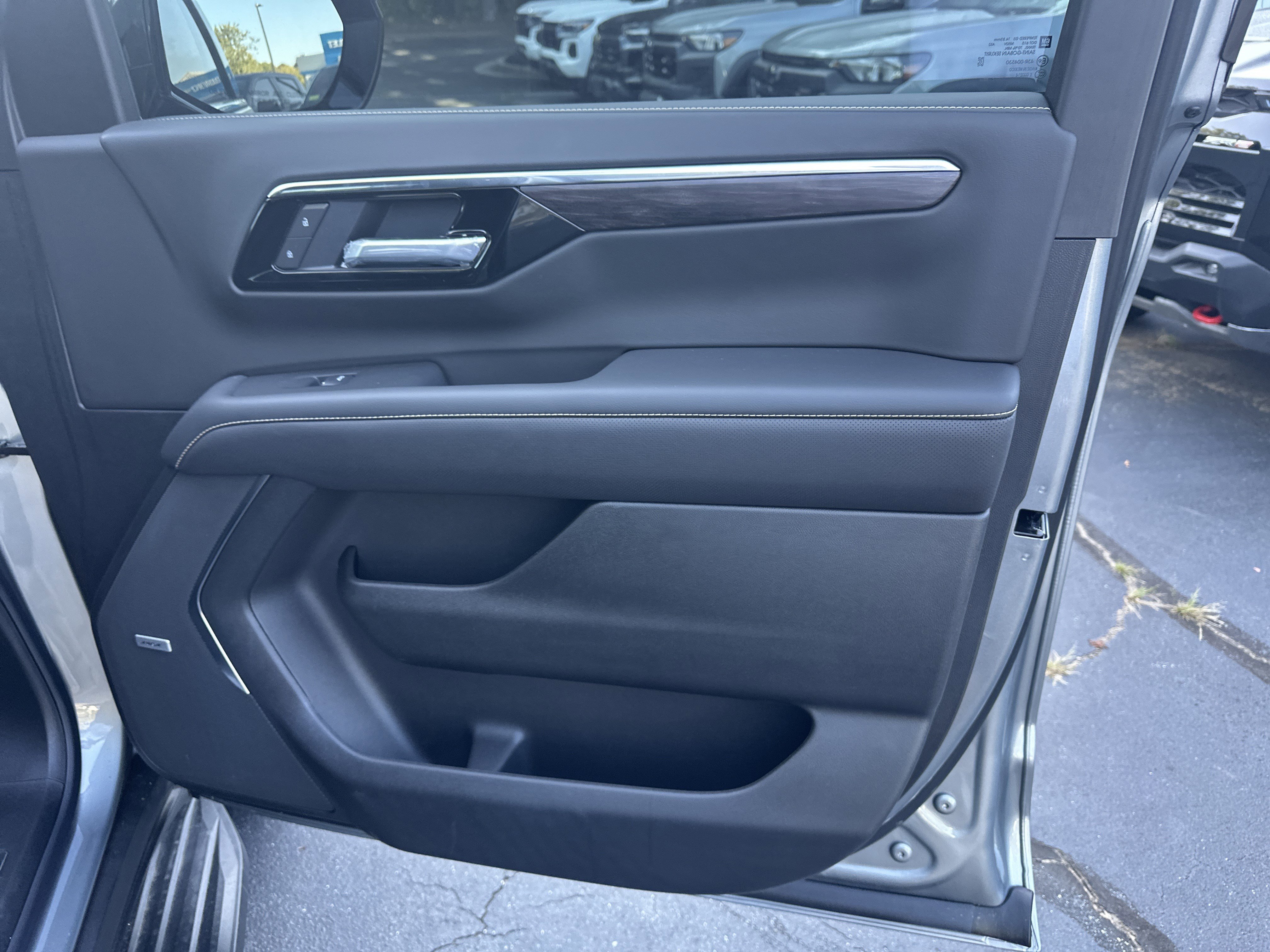 New 2025 Chevrolet Suburban Premier image 14