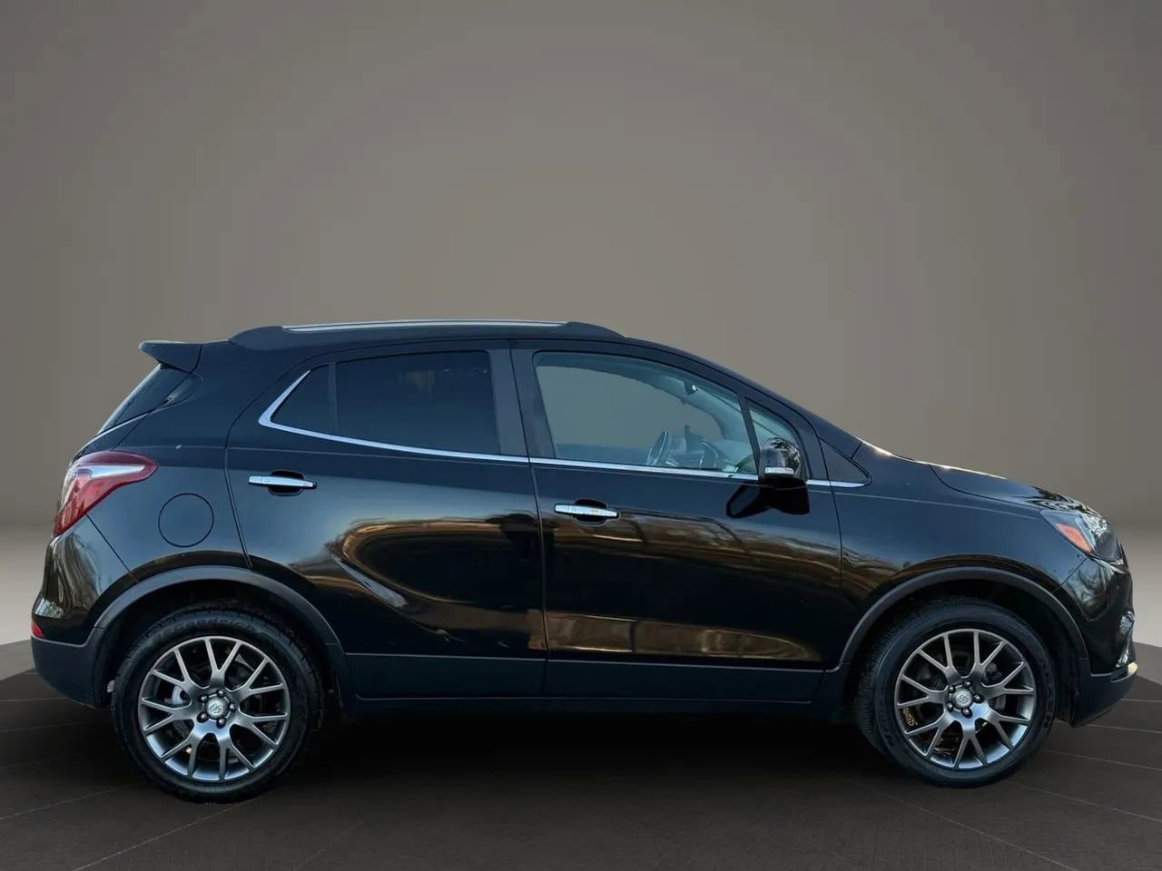 Used 2019 Buick Encore Sport Touring image 10