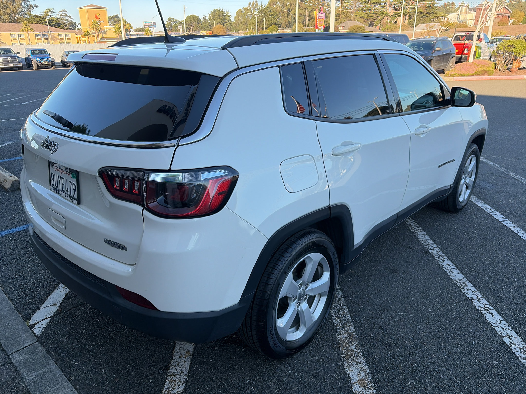 Used 2021 Jeep Compass Latitude FWD image 18