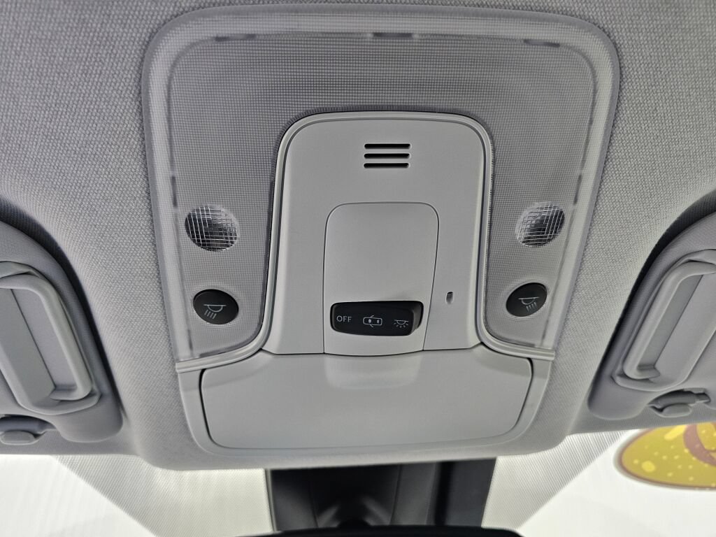 Used 2019 Toyota Prius XLE AWD/4WD image 18