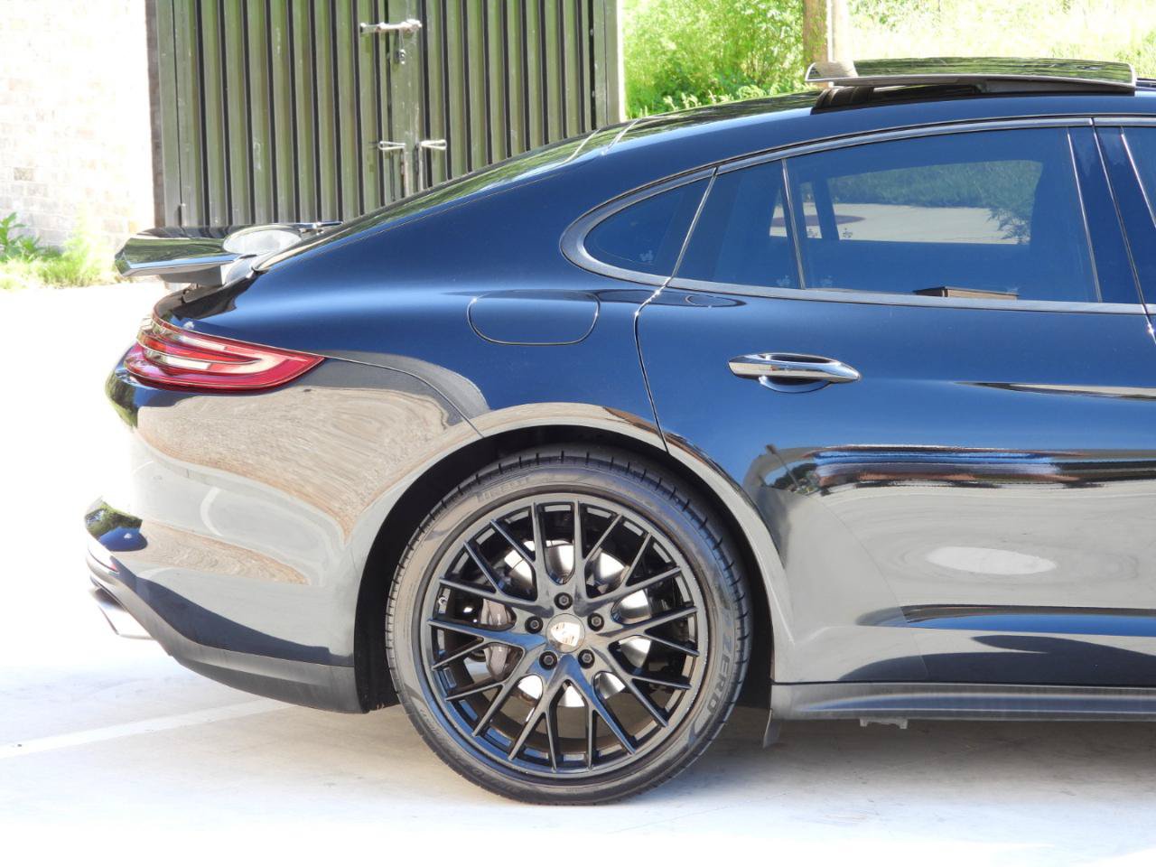 Used 2017 Porsche Panamera RWD image 45