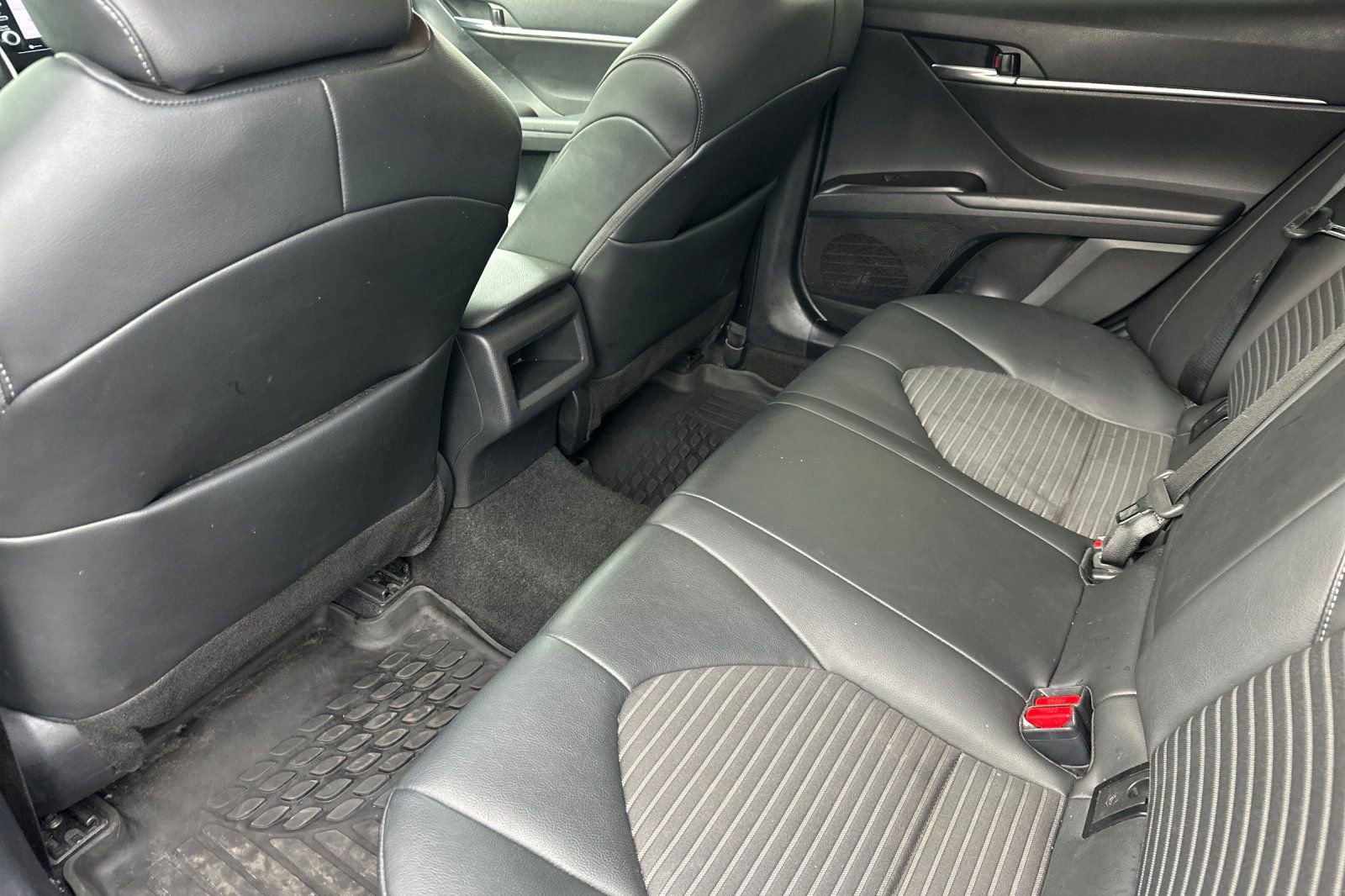 Used 2024 Toyota Camry SE image 14