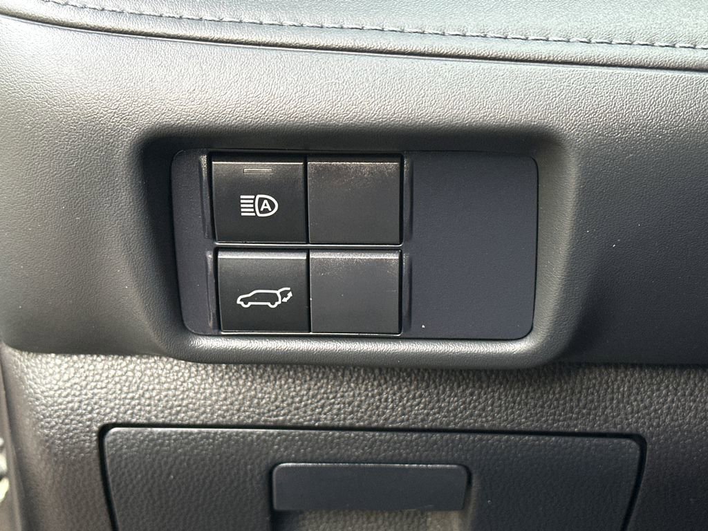 Used 2021 Toyota Highlander LE AWD/4WD image 20