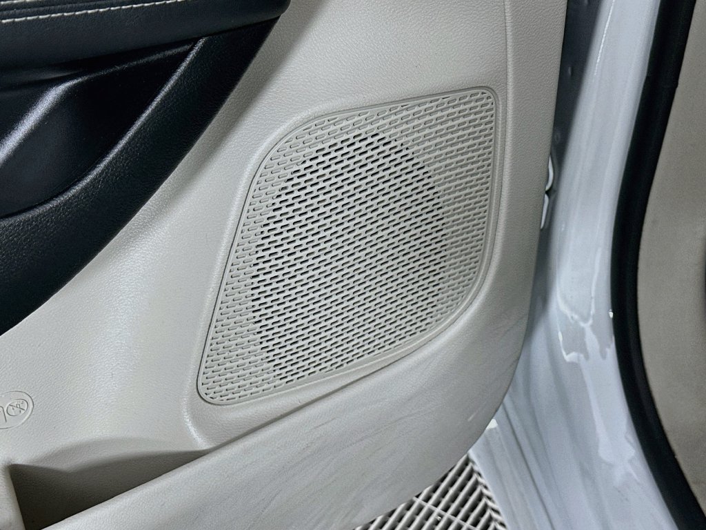 Certified 2023 Chrysler Pacifica Touring-L FWD image 28