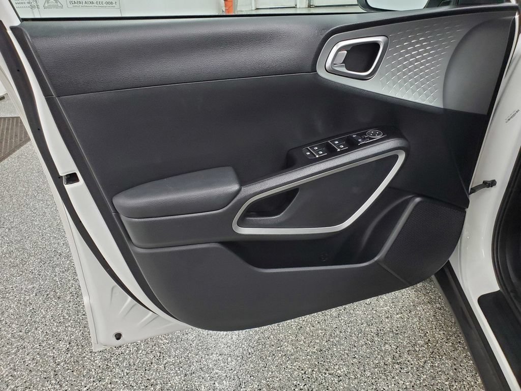 Used 2024 Kia Soul LX w/ Option Group 015 FWD image 14