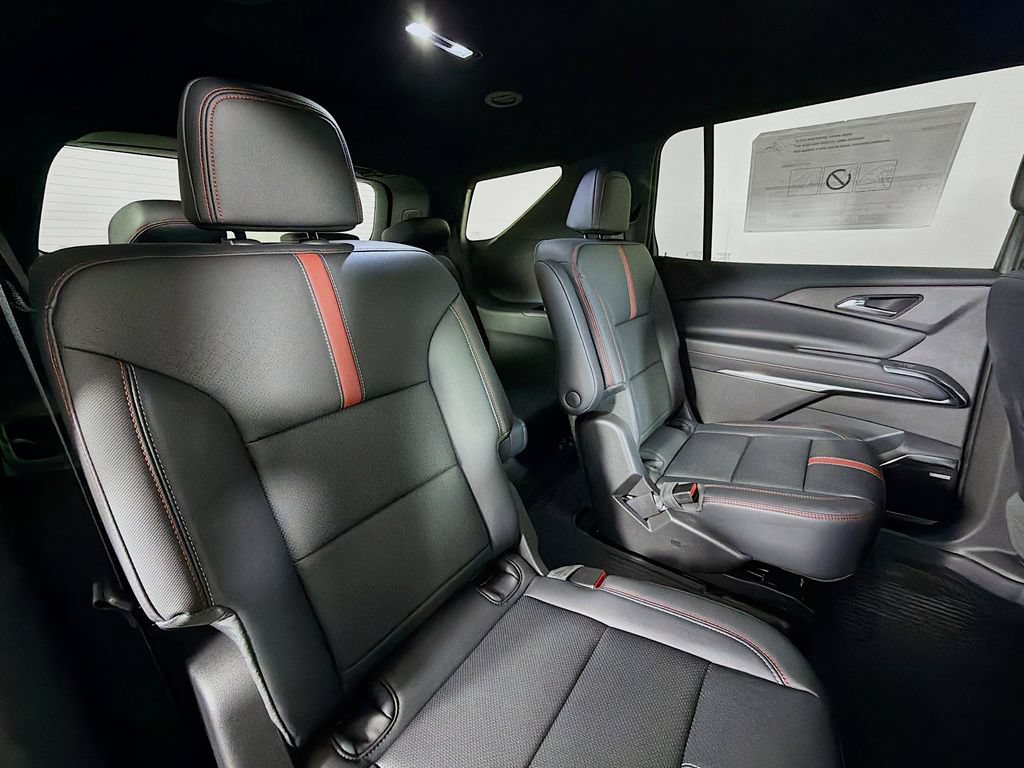 New 2026 Chevrolet Traverse RS w/ LPO, Floor Liner Package AWD/4WD image 24