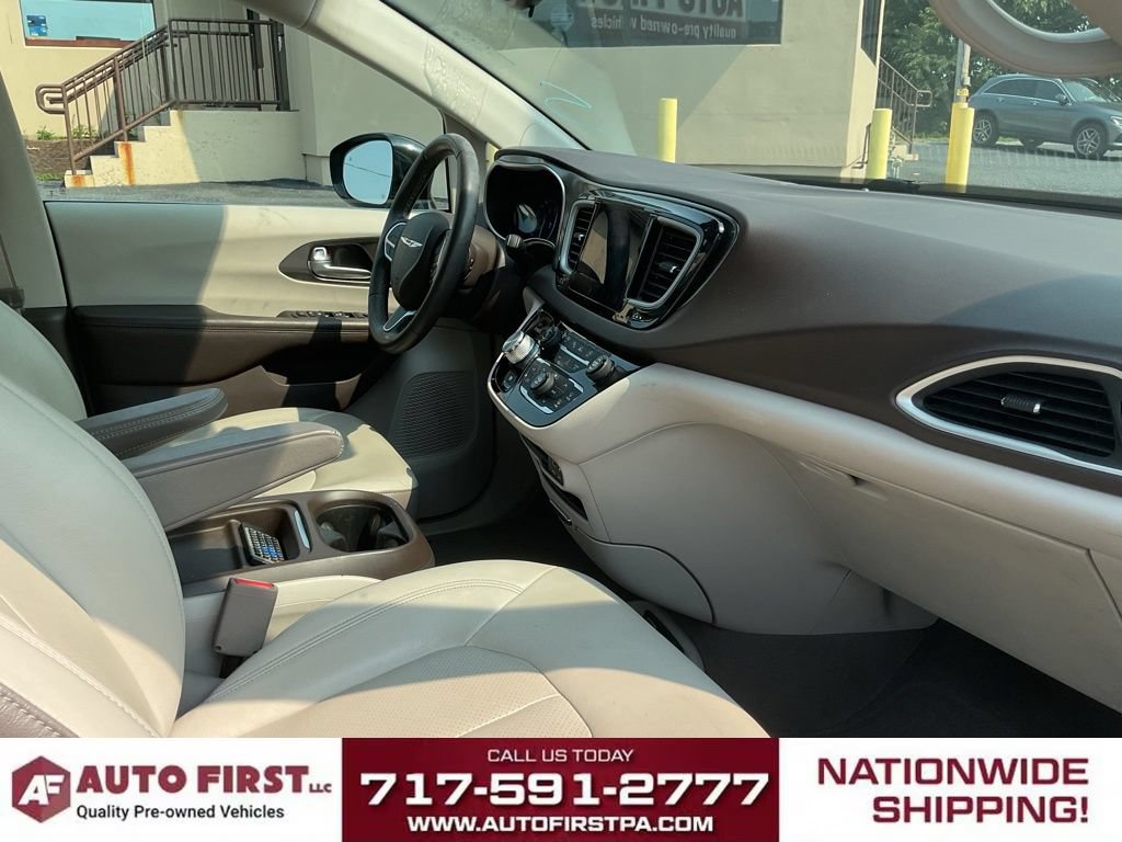 Used 2018 Chrysler Pacifica Touring-L w/ Advanced Safetytec Group FWD image 19