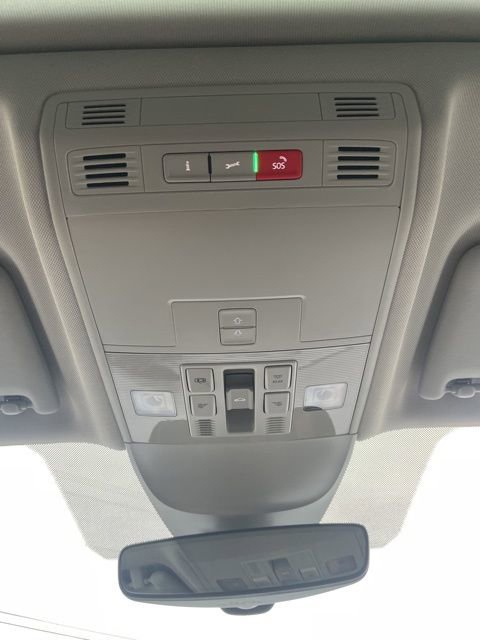 Certified 2025 Volkswagen Taos SE w/ Panoramic Sunroof Package AWD/4WD image 26