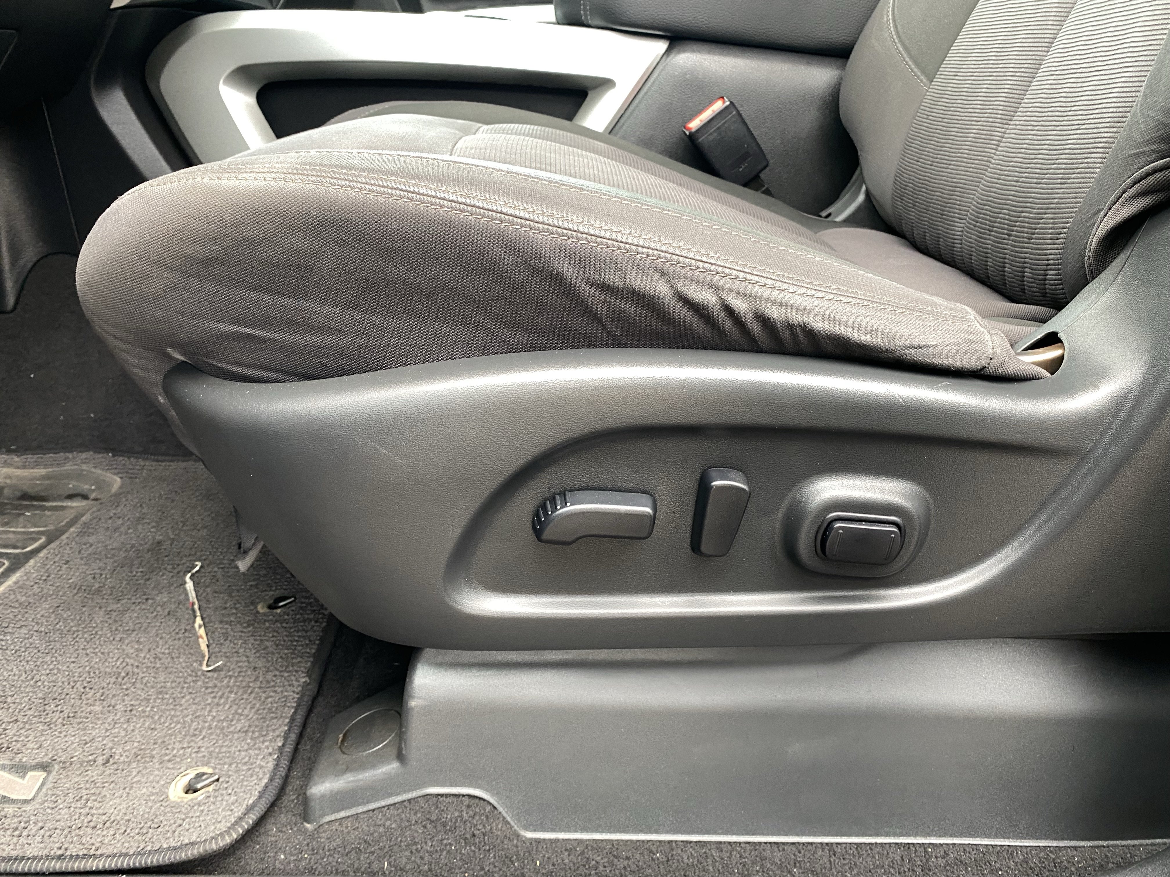 Used 2021 Nissan Titan SV w/ SV Convenience Package RWD image 21