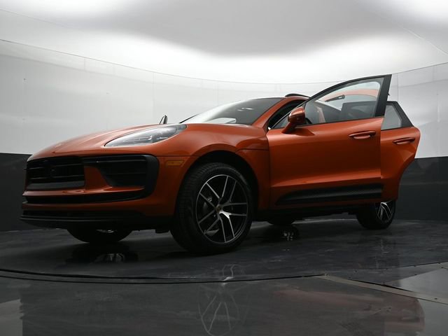 Certified 2025 Porsche Macan image 31