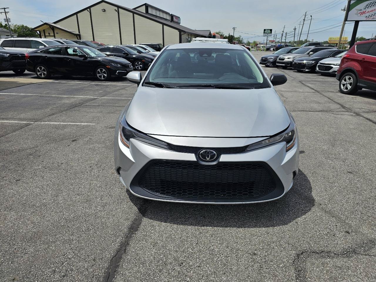 Used 2022 Toyota Corolla LE FWD image 3