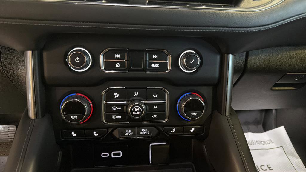 Used 2024 Chevrolet Suburban Z71 w/ Luxury Package image 32