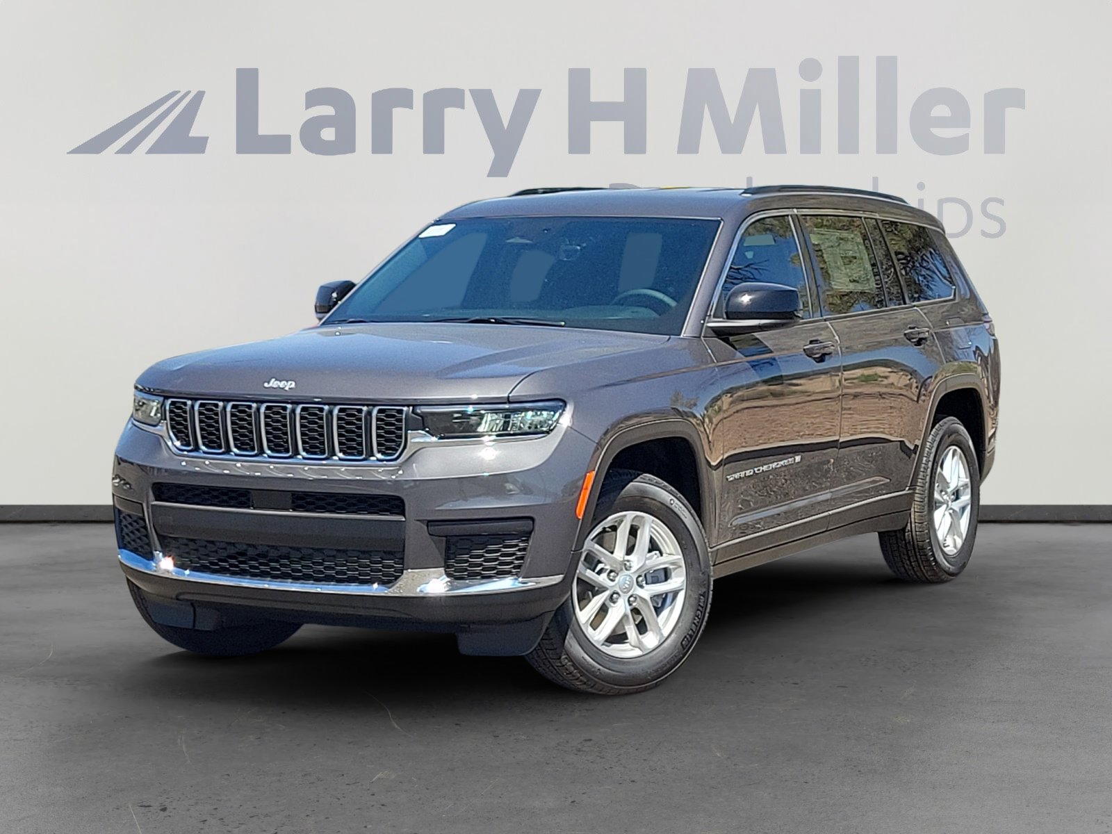 New 2026 Jeep Grand Cherokee L Laredo AWD/4WD image 2
