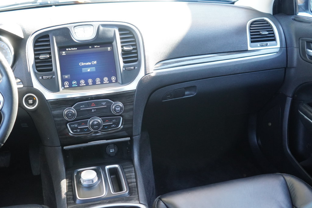 Used 2017 Chrysler 300 Limited w/ Value Package RWD image 22