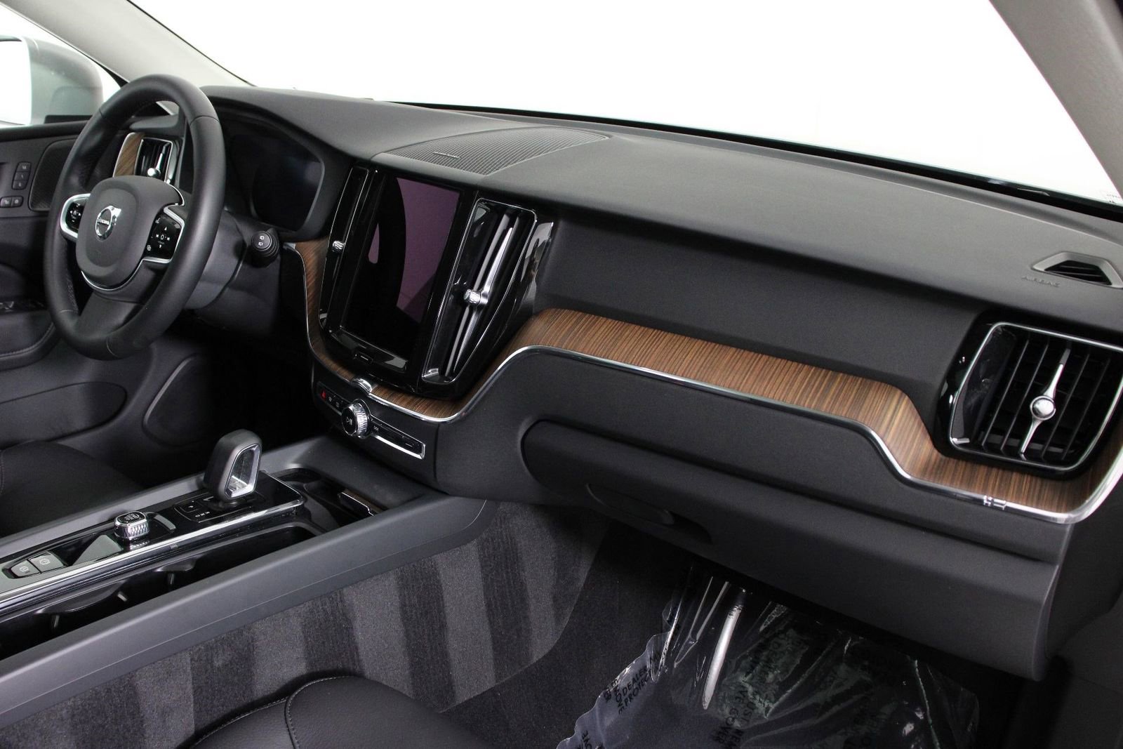 Certified 2023 Volvo XC60 T8 Plus AWD/4WD image 22