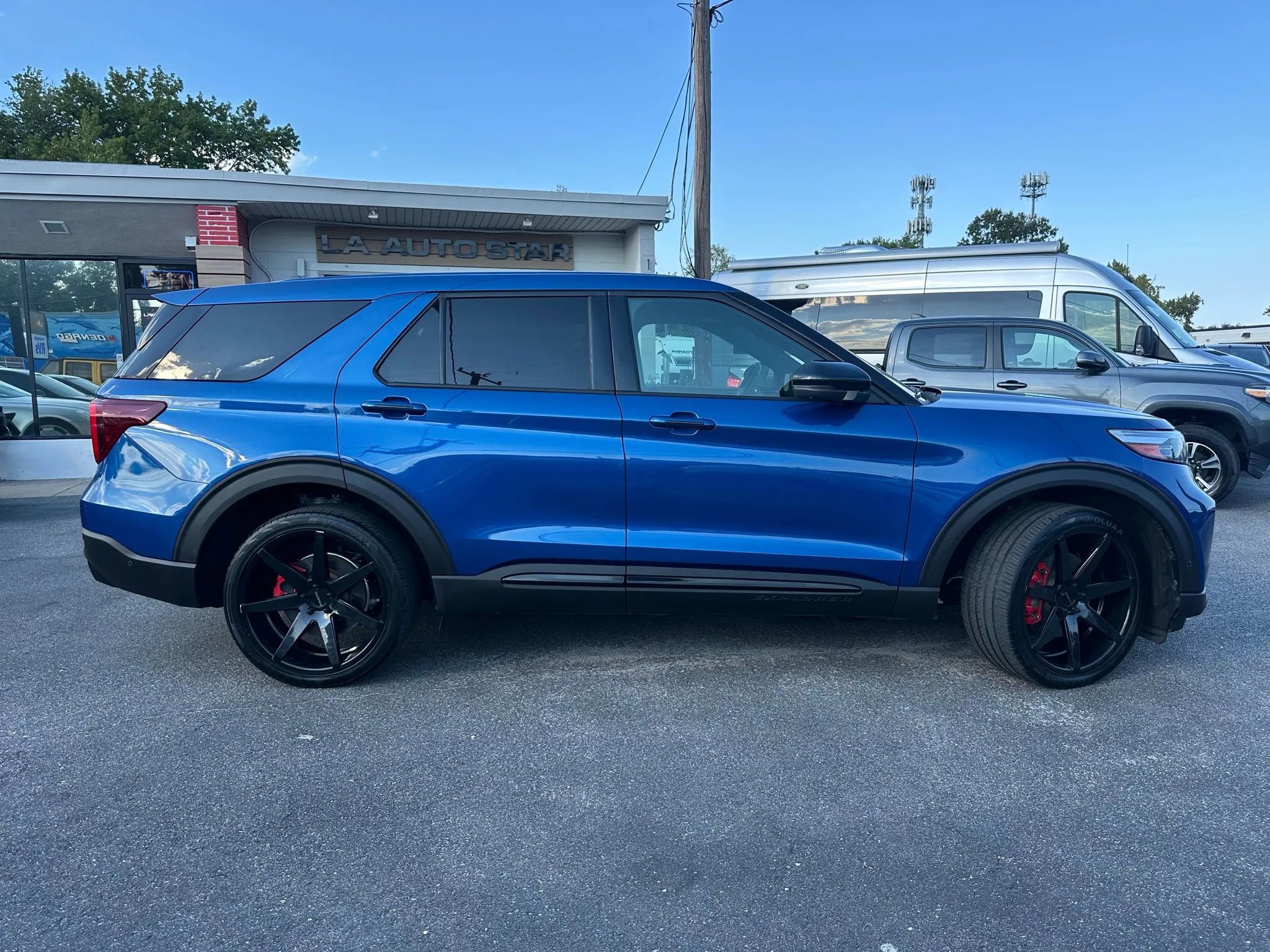 Used 2021 Ford Explorer ST w/ Equipment Group 401A image 2