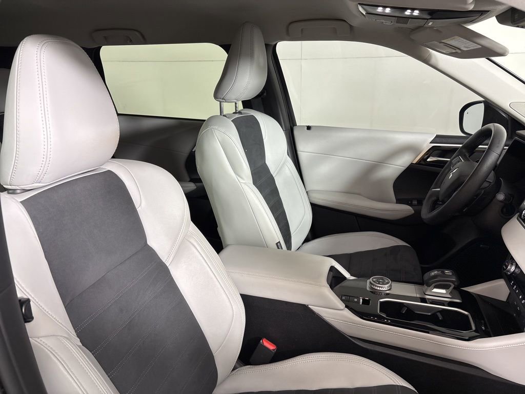 Used 2025 Mitsubishi Outlander SE AWD/4WD image 17