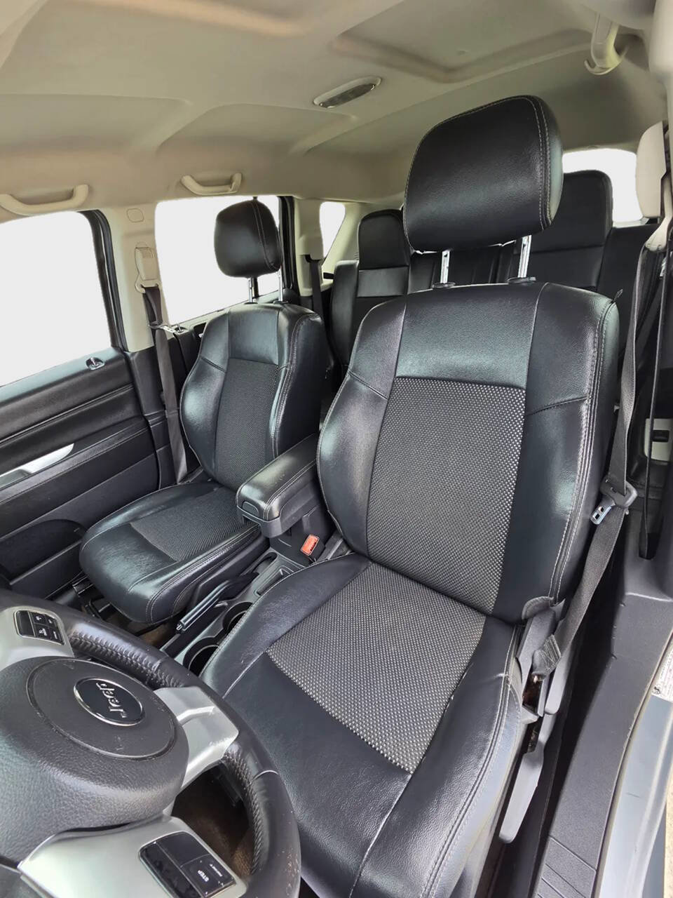 Used 2017 Jeep Compass Latitude FWD image 11