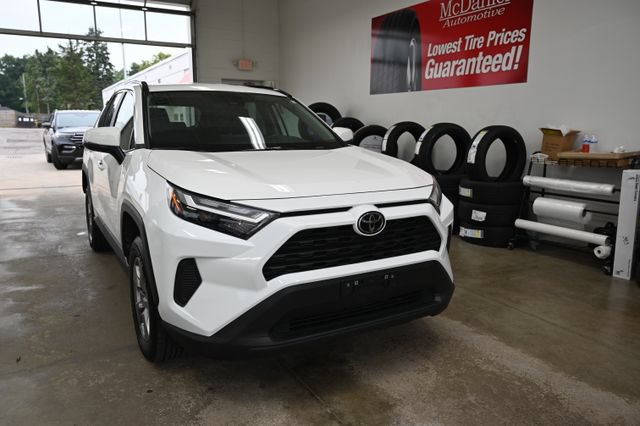 Used 2024 Toyota RAV4 XLE FWD image 3