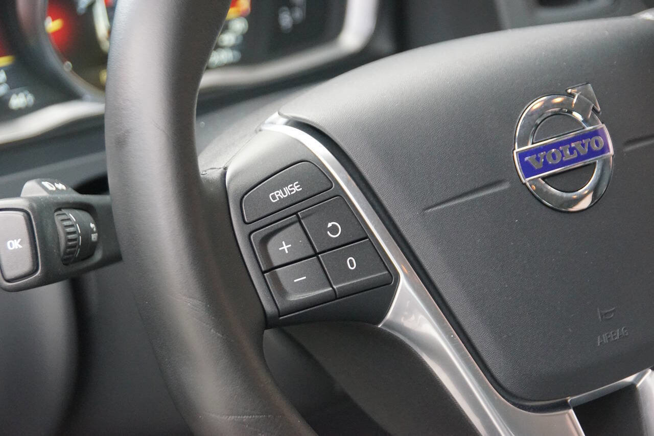 Used 2016 Volvo V60 T5 Premier w/ Convenience Package image 24